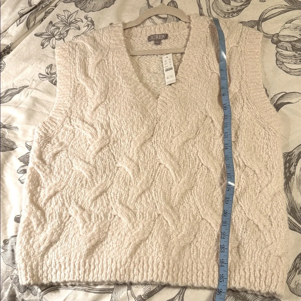 J.Crew Relaxed cable knit V neck sweater vest BV371